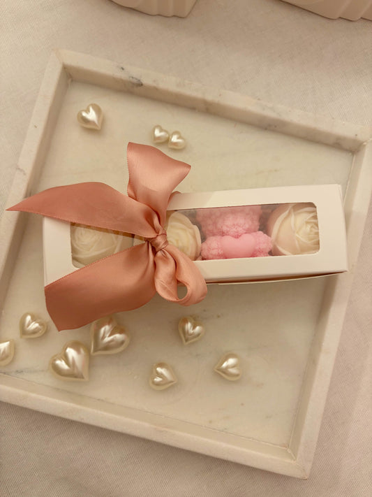 Handcrafted Flower Candle Gift Box – A Gift for Every Occasion